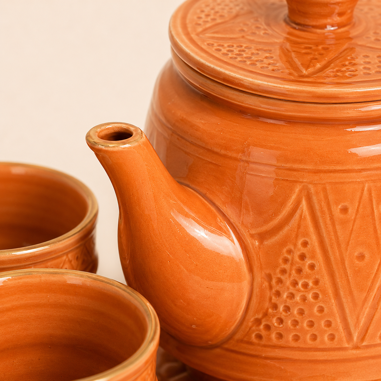 Service à Thé Artisanal Terracotta et Doré de Safi – 6 Pièces