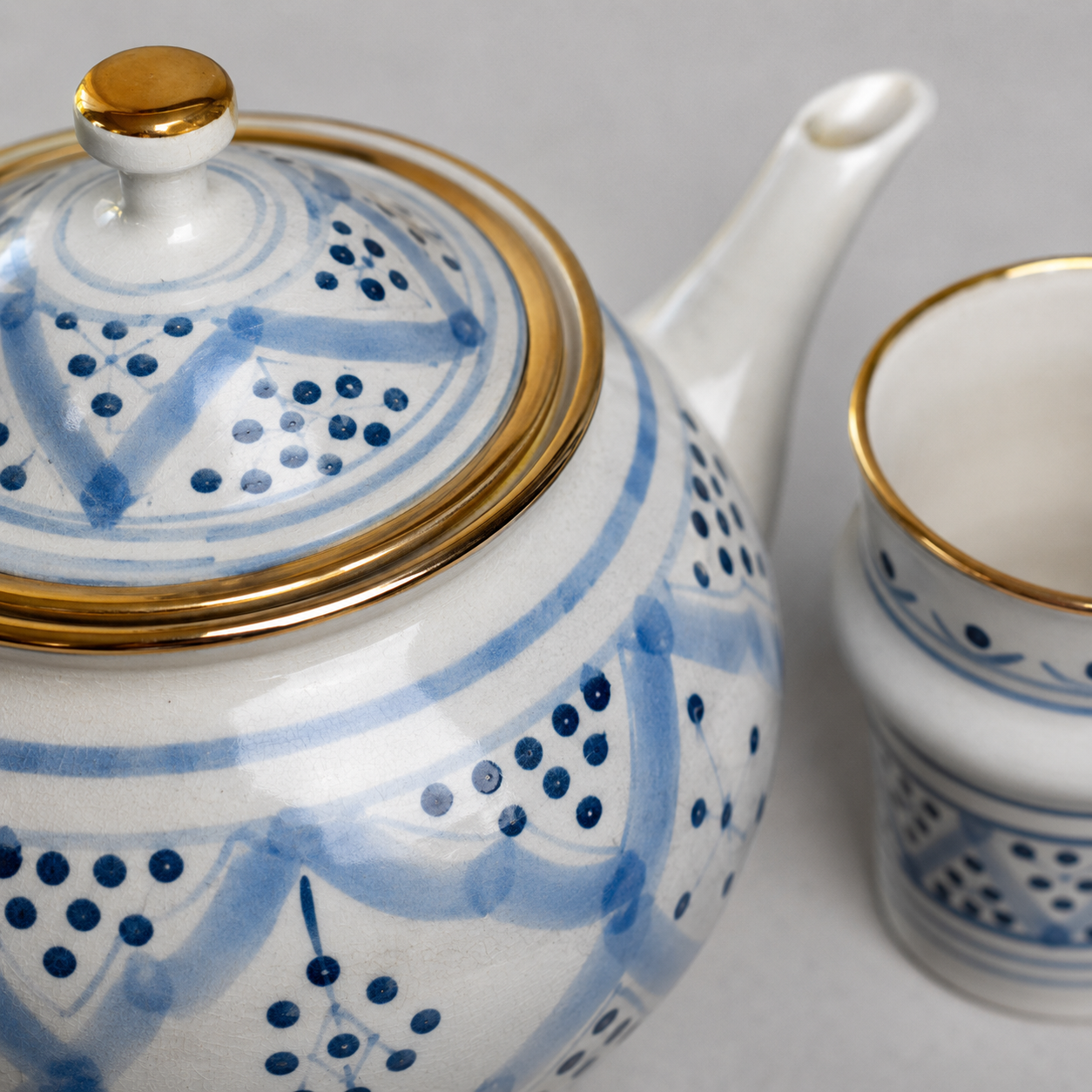 Service à Thé Bleu Ciel Doré Artisanal – 7 Pièces