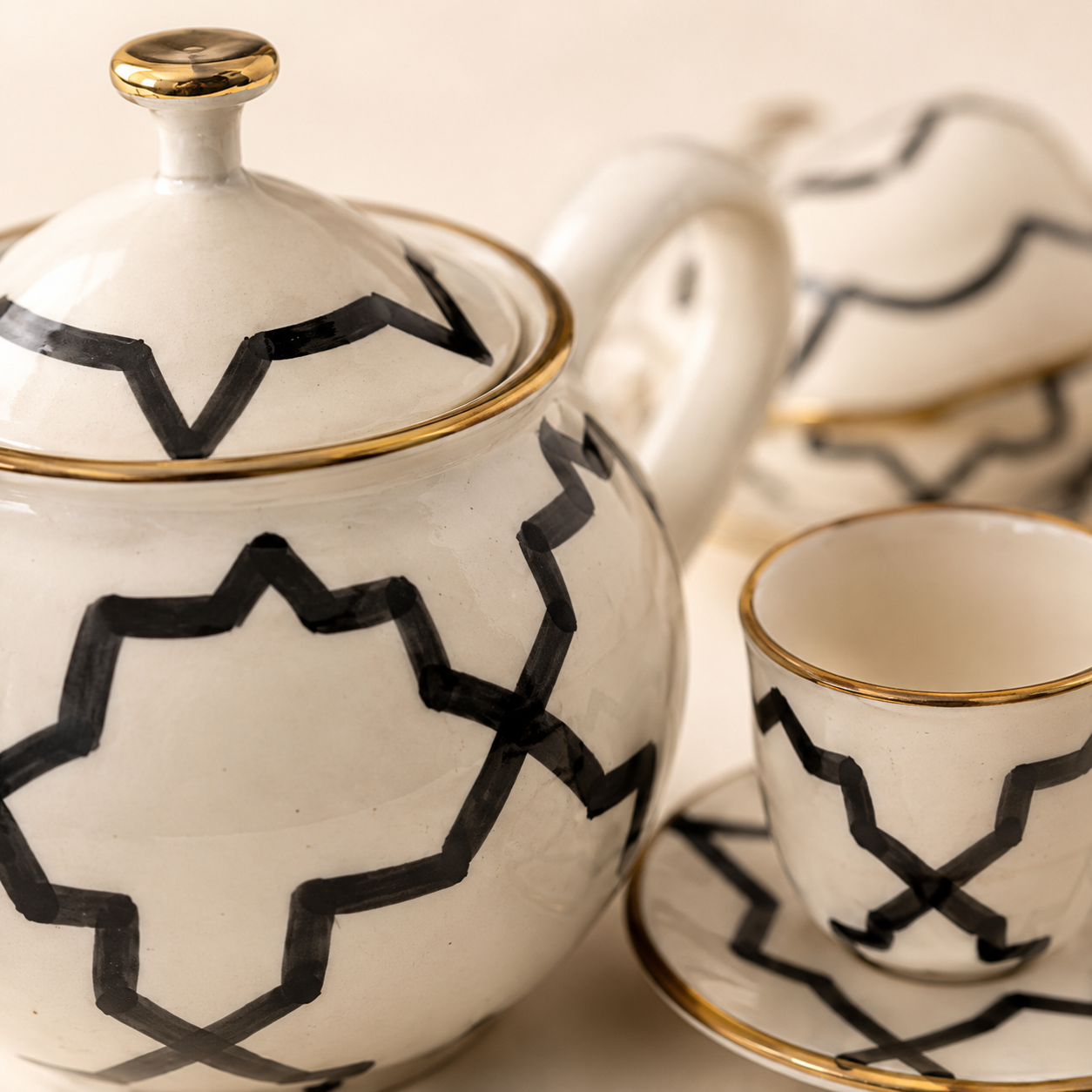 Service Thé & Café Marocain à Motifs Géométriques et Finitions Dorées