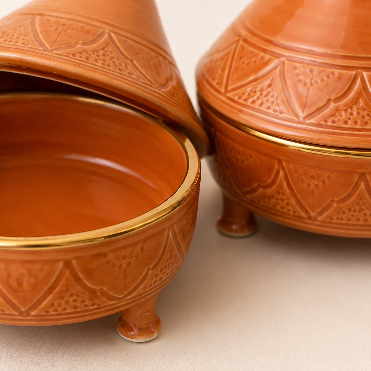 Bonbonnière Marocaine en Argile Blanche Artisanale et Finition Dorée