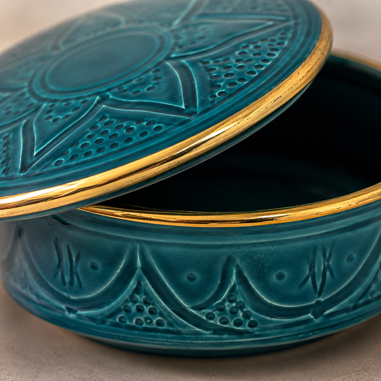 Bonbonnière Artisanale Marocaine Relief Doré