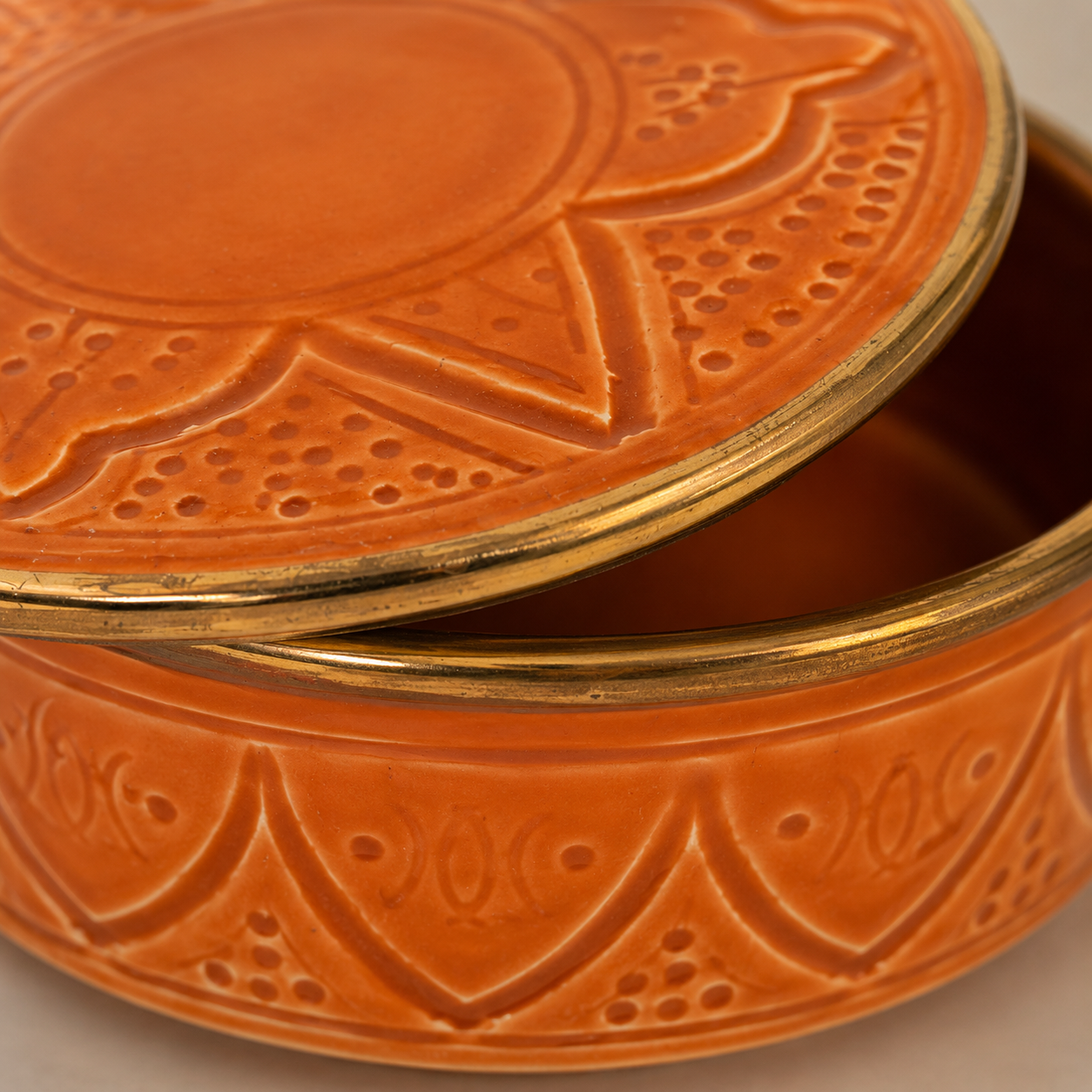 Bonbonnière Artisanale Marocaine Relief Doré